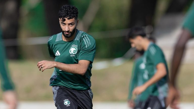 صالح ابو الشامات لاعب السعودية