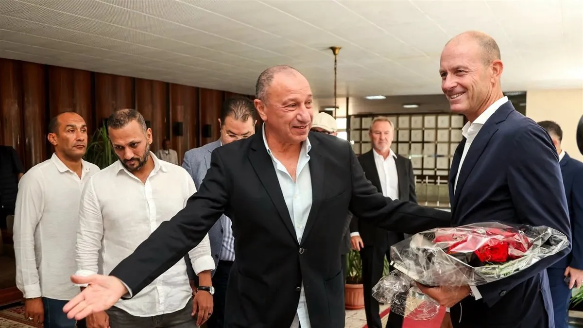 وصول مساعدي يس توروب الى الاهلي