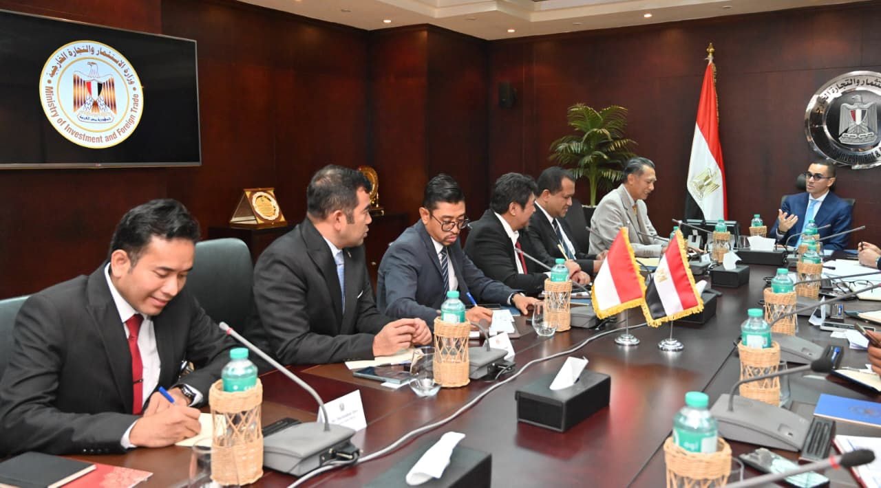 وزير الاستثمار يبحث مع سفير إندونيسيا سبل تعزيز التعاون الاقتصادي
