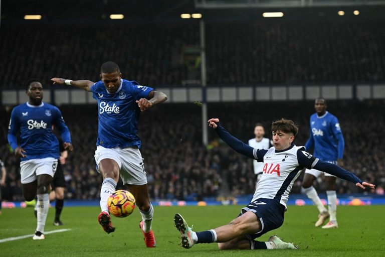 توتنهام يكتسح إيفرتون