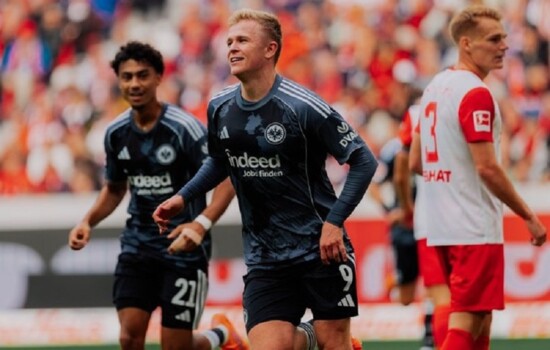 آينتراخت فرانكفورت وفرايبورج التعادل الايجابي