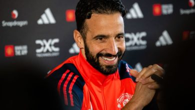 انتقادات روني ونيفيل لاموريم