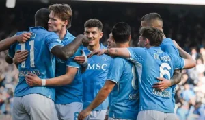 نابولي يستعيد صدارة الدوري الإيطالي بفوز 3-1 على الإنتر