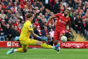 ليفربول يواجه برينتفورد ومحمد صلاح يبحث عن استعادة بريقه التهديفي
