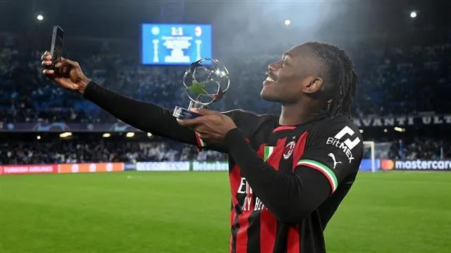 أليجري يوضح أسباب تغيير مركز لياو ورسالة ميلان بعد تصدر الدوري الإيطالي تغيير مركز لياو في ميلان