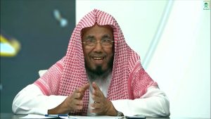 الشيخ المطلق يحذر من الانسياق وراء بريق المشاهير الزائف ويؤكد قيمة تقدير النعم
