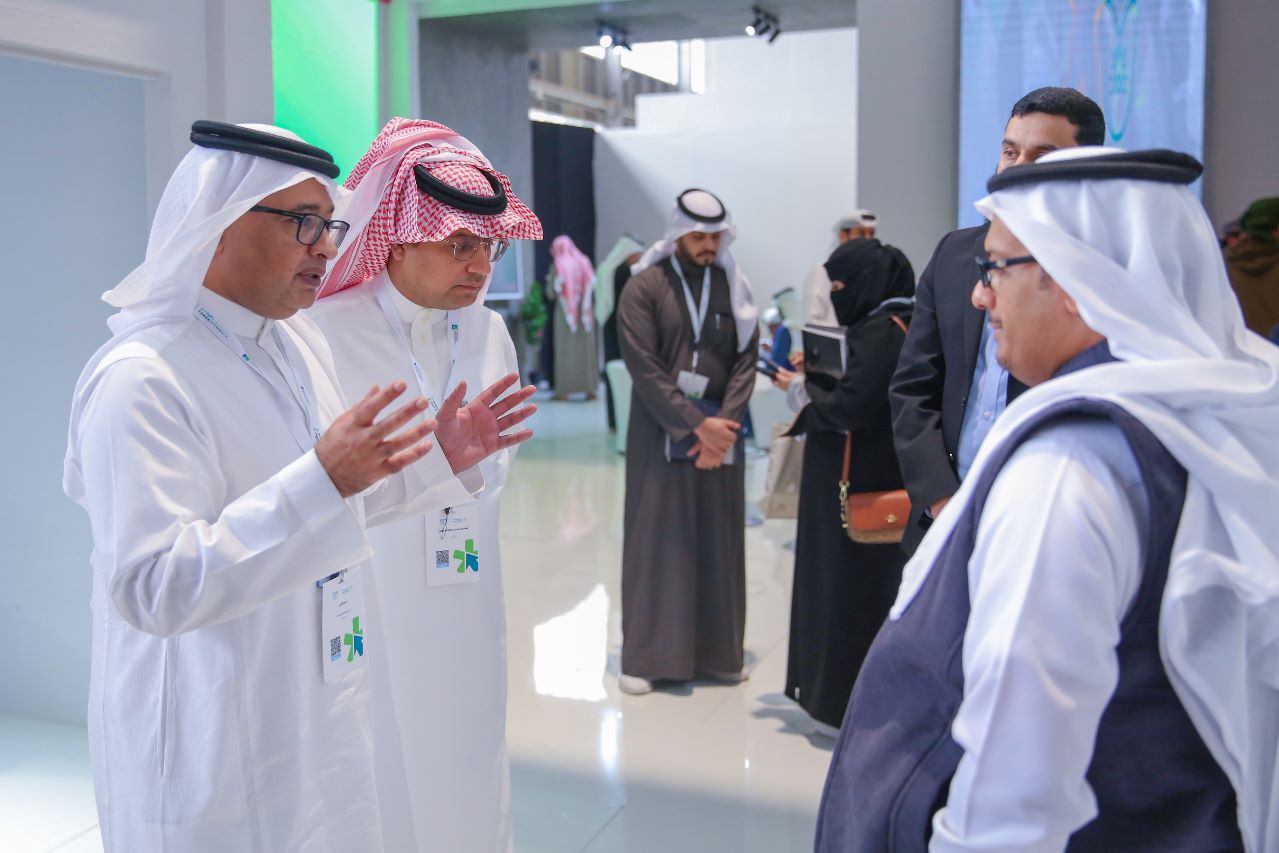 وزير البلديات والإسكان يزور الطائف