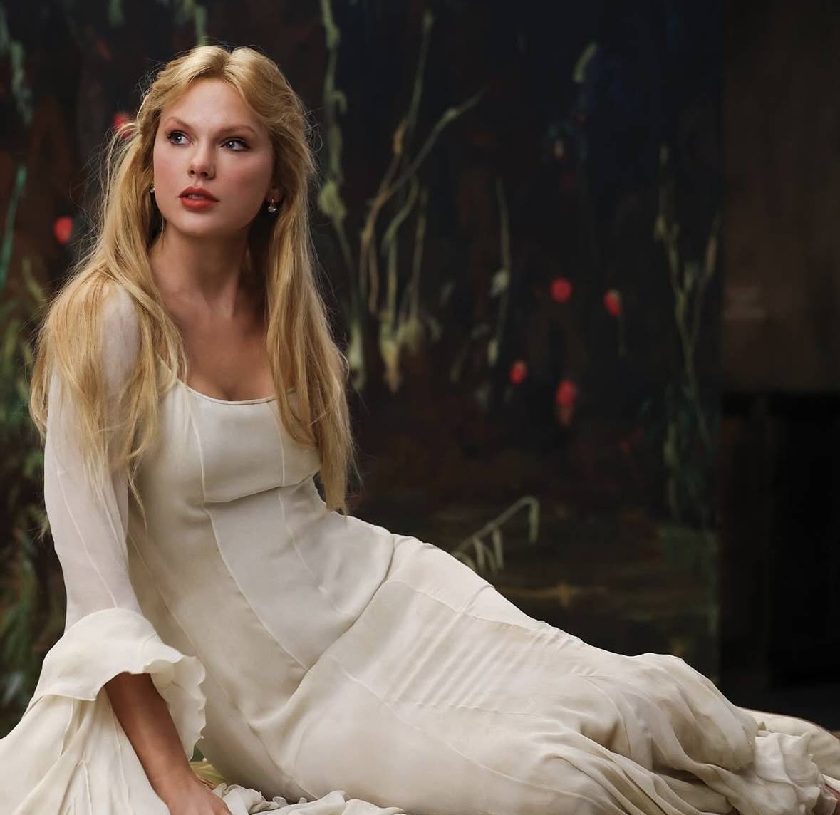 ألبوم تايلور سويفت الجديد يعيد