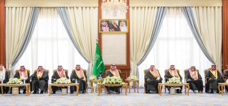 أمير المدينة المنورة يتسلّم جوائز تجمع المدينة الصحي