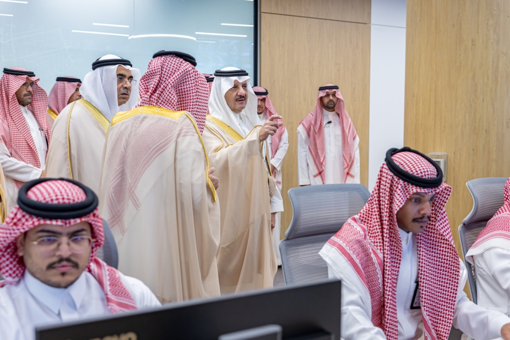 أمير المنطقة الشرقية يفتتح مركز الصورة التشغيلية للمدينة