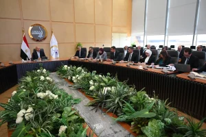 كامل الوزير يبحث مع مصنعي الأسمنت سبل زيادة الإنتاج