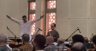 محمد ثروت يختتم بروفات حفله ضمن مهرجان الموسيقى العربية بدار الأوبرا