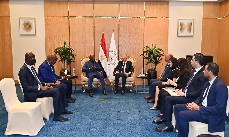 مصر والسنغال تبحثان تعزيز التعاون في مجال المياه وتنسيق الجهود الدولية
