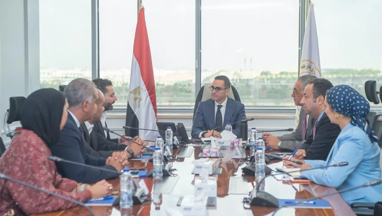 وزير الاستثمار يبحث مع LDV إنشاء مجمع خدمي متكامل بالإسكندرية
