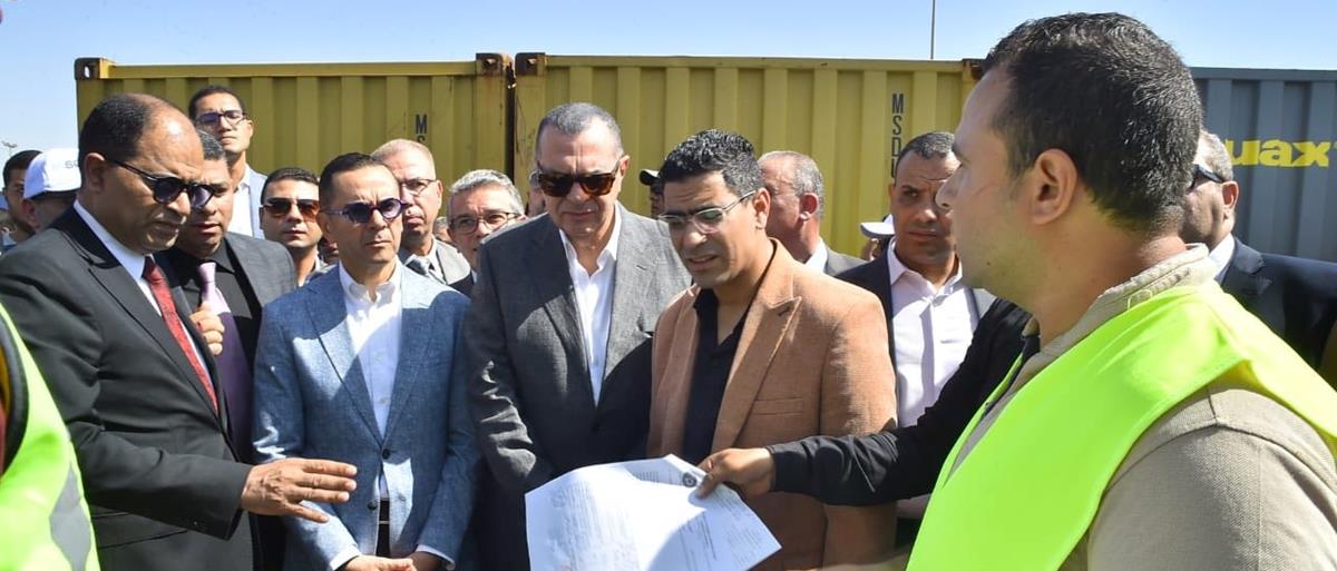 الخطيب يتفقد ميناء العين السخنة