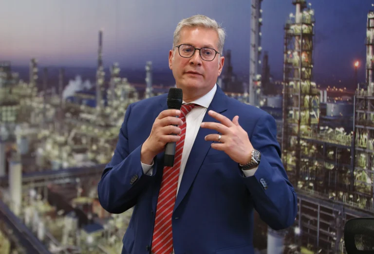 وزير البترول