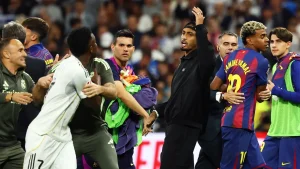 أربع بطاقات صفراء وطرد بعد الكلاسيكو.. تفاصيل الاشتباكات بين لاعبي ريال مدريد وبرشلونة