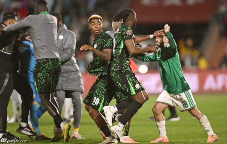 أحداث مؤسفة في مباراتي كأس الأمم الإفريقية تثير تحقيقات واسعة من الاتحاد الإفريقي لكرة القدم