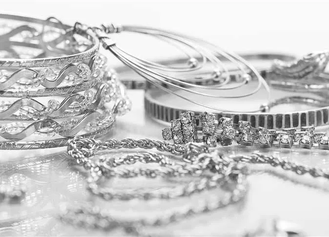 أسعار الفضة تتنافس مع الذهب اليوم، الإثنين 5 يناير 2026، فكم يبلغ سعرها؟