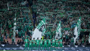 قبل أسابيع قليلة من ملحمة الهلال، جماهير الأهلي تتلقى صدمة مدوية تهز حصن الفريق