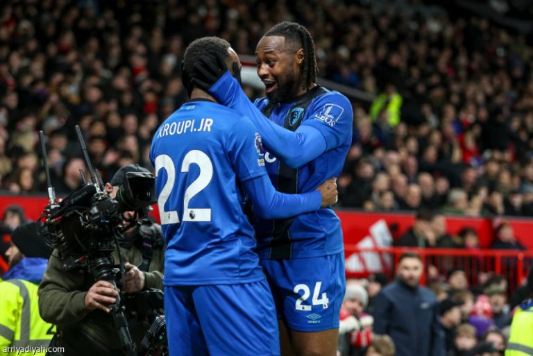 أنطوان سيمينيو يقترب من مغادرة بورنموث، ومدرب الفريق يكشف عن تفاصيل مثيرة