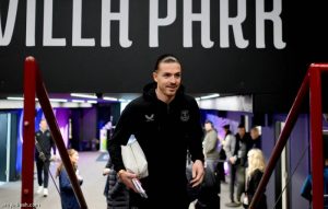 إصابة خطيرة تطارد جاك جريليش وتحرمه من المشاركة مع إيفرتون حتى نهاية الموسم