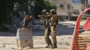 Israeli occupation يستمر في انتهاكاته من خلال غارات وإطلاق نار في وسط وجنوب قطاع غزة