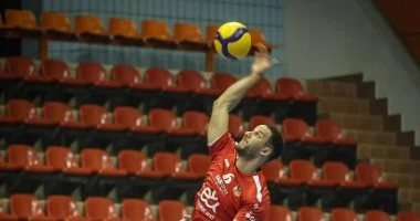 الأهلي يتفوق على سموحة في منافسات الدور الثاني من دوري رجال الطائرة بشكل مثير