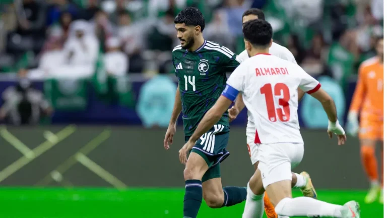 التعاون يستعد للرد اليوم على عرض الاتحاد لشراء عقد اللاعب وليد الأحمد