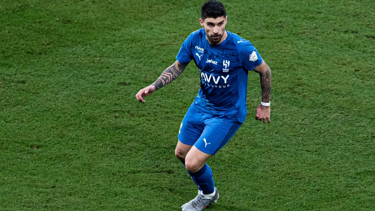 الهلال يعزز تفوقه في الديربي بتسجيل الهدف الثالث عبر نجمه نيفيز