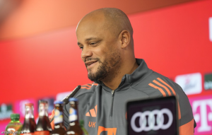 بعد غياب دام 18 عاماً، فينسنت كومباني يعود إلى ملعب هامبورج من بوابة بايرن ميونيخ