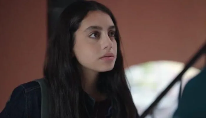 تدخل تيا في أزمة نفسية صادمة بسبب تصرفات الدكتور أشرف في الحلقة 25 من مسلسل «ميد تيرم»