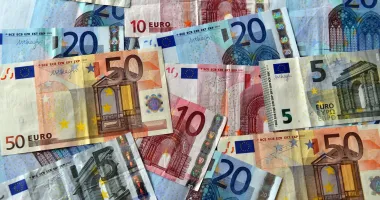 تراجع ملحوظ في سعر اليورو مقابل الجنيه المصري ضمن التعاملات البنكية اليوم 12 يناير 2026