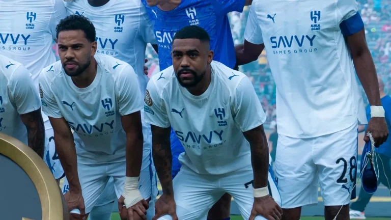 تسجيلاً لحدث غير متوقع، الهلال يستبعد محترف الفريق من القائمة المحلية ويثير الدهشة