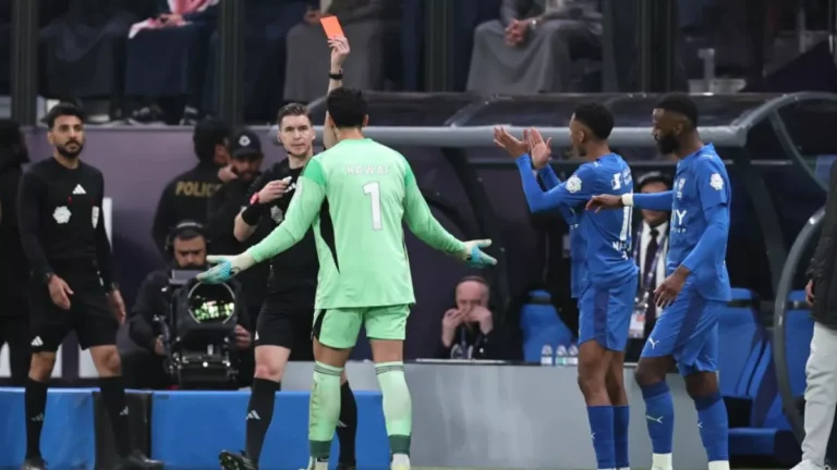 تحليل خبير تحكيمي يثير الجدل في الشارع بعد قرار مباراة الهلال والنصر وما التفاصيل؟