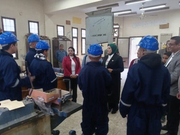 توزيع أدوات السلامة المهنية على الأطفال في بني سويف لحمايتهم من المخاطر ضمن مشروع «التمكين»