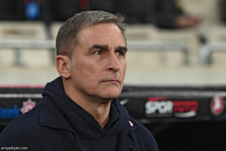 رحيل شتيفان كونتس عن هامبورج بسبب اتهامات بسوء سلوك جسيم يثير تساؤلات كثيرة