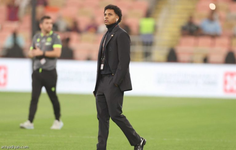 ريال مدريد يدخل المباراة بقوة لكن مبابي على دكة البدلاء بقرار من تشابي ألونسو