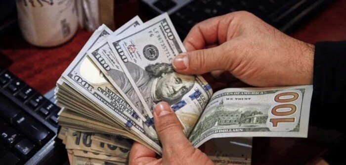 سعر الدولار أمام الجنيه المصري يشهد تغيرات اليوم الإثنين 5 يناير 2026 في 12 بنكاً مختلفاً