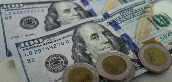 سعر الدولار في البنوك المصرية اليوم يشغل بال الكثيرين، كم يبلغ سعره الآن؟