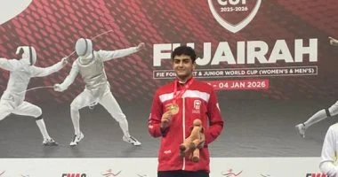 عبد الرحمن طلبة يحقق إنجازًا تاريخيًا بفوزه بذهبية كأس العالم لسلاح الشيش في الفجيرة