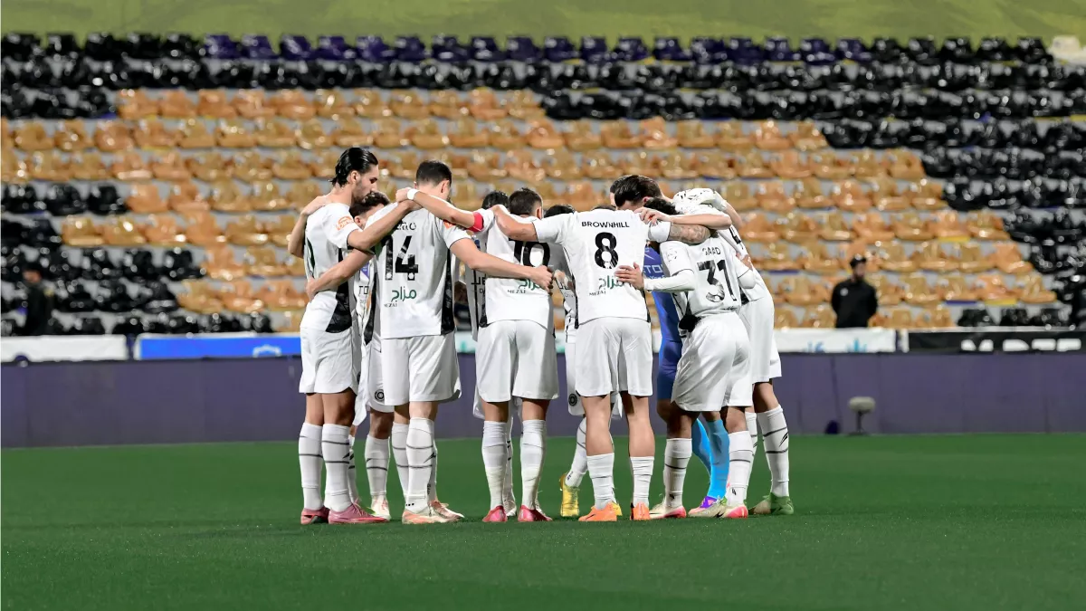 عقوبة صارمة تنتظر لاعب الشباب بعد البصق على حكم مباراة التعاون المثيرة للجدل