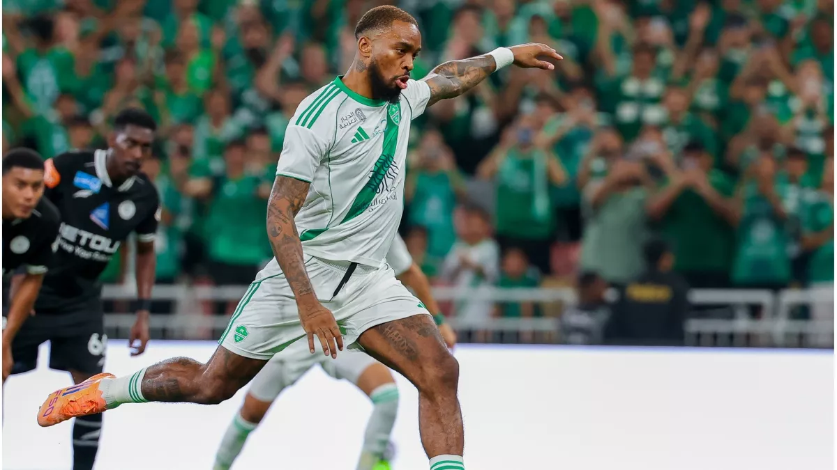 كشف جديد يعلن عن طاقم حكام مباراة الكلاسيكو المرتقبة بين الأهلي والنصر في دوري روشن