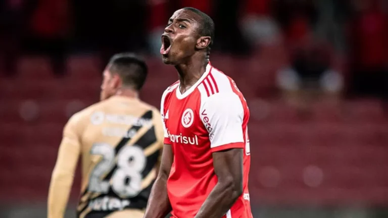 متى يشهد دوري روشن الظهور الأول للاعب الأهلي الجديد المنضم بصفقة الـ 10 مليون يورو