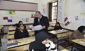 محافظ بورسعيد يقوم بجولة تفقدية للاطمئنان على سير امتحانات الشهادة الإعدادية