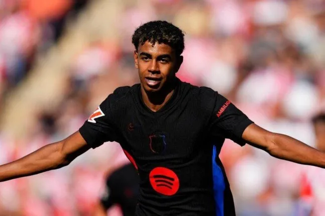 مدافع إسبانيول، لامين يامال، يعكر صفو جماهير الفريق قبل لقاء ديربي كتالونيا الحاسم