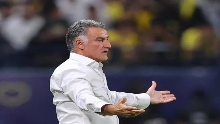 مدرب فريق نيوم غالتييه يوجه تحذيراً قوياً للاعبي الفريق ويعد بكشف هويتهم الحقيقة