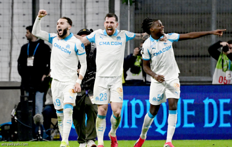 مرسيليا يحقق فوزاً ساحقاً على لانس وينقض على صدارة الدوري الفرنسي بطريقة مثيرة