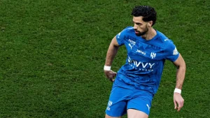 أسطورة الاتحاد يشن هجومًا قويًا على محترف الهلال الجديد ويصف الصفقة بالفشل الذريع