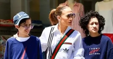 مفاجأة جينيفر لوبيز تكشف عن رأي طفليها وتأثيره على مسيرتها الفنية المثيرة
